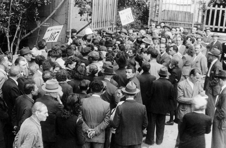 2 Giugno 1946. Istantanee da Genova